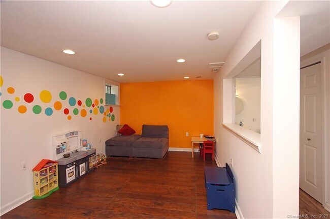 Building Photo - 70 Tulip Tree Ct