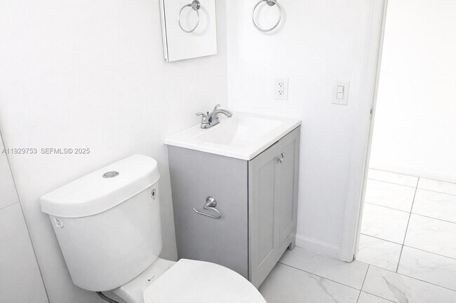 Building Photo - 345 Beacom Blvd