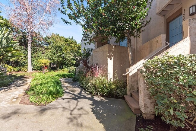 Building Photo - Light-Filled 2BR/2.5BA Townhouse with Private Patio & 2-Car Garage Near UCSD & UTC