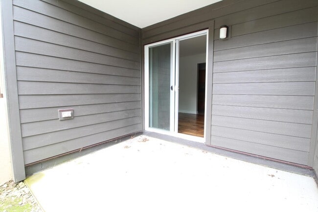 Building Photo - 3123 Sayre Dr