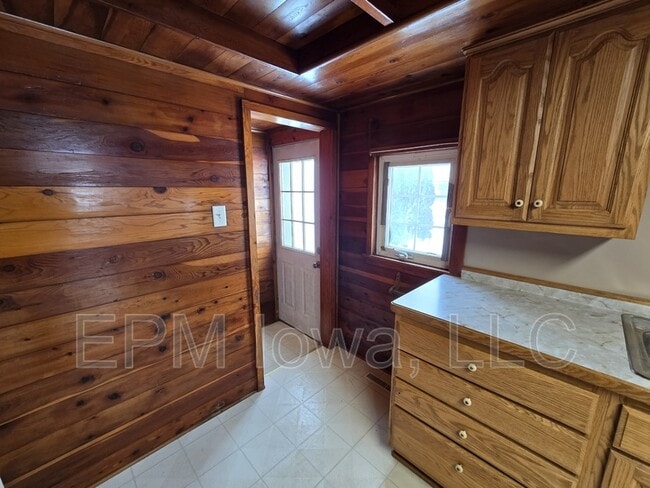 Building Photo - 304 N Nesbit Rd