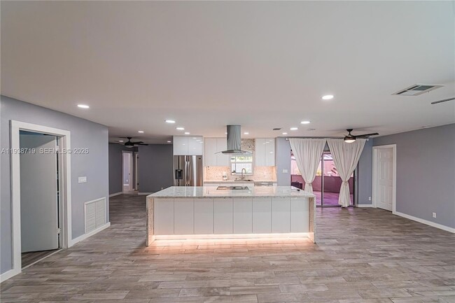 Building Photo - 8107 NW 74th Ave