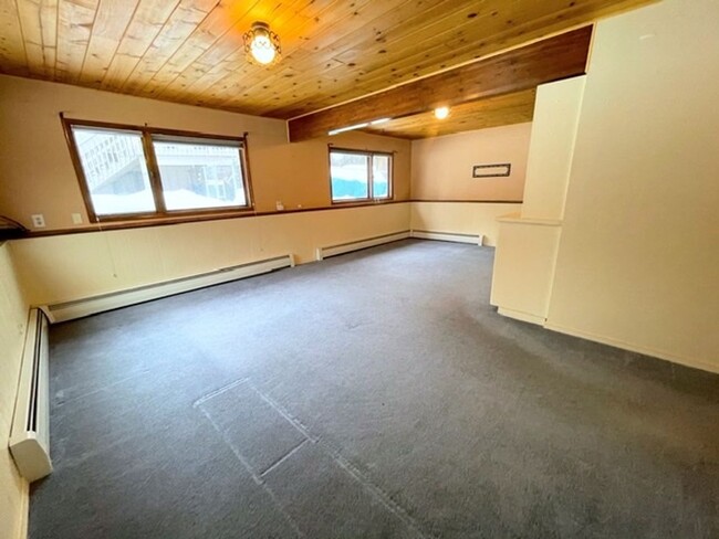 Building Photo - East Anchorage Four Bedroom Home with Bonu...