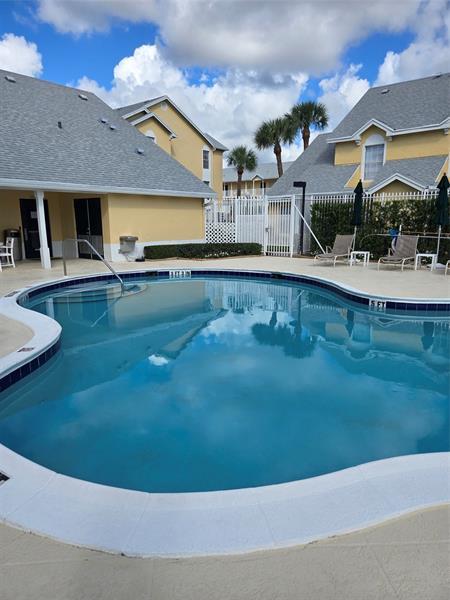 Building Photo - 6323 La Costa Dr