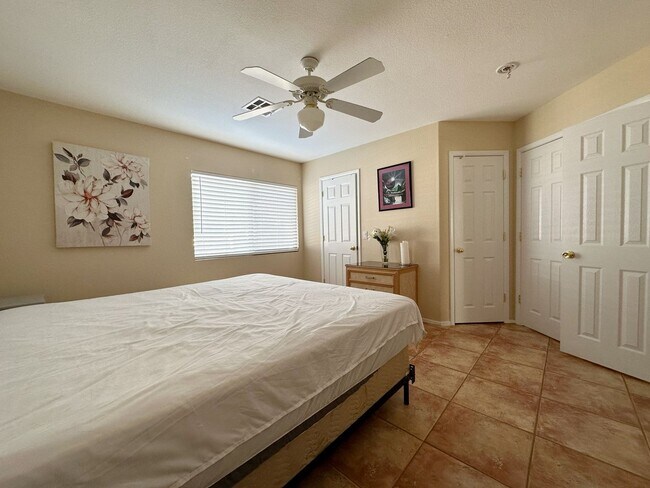 Building Photo - Beautifully Maintained Home Near Schools &...