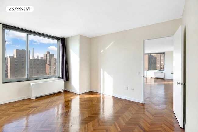 Building Photo - 356 E 88th St