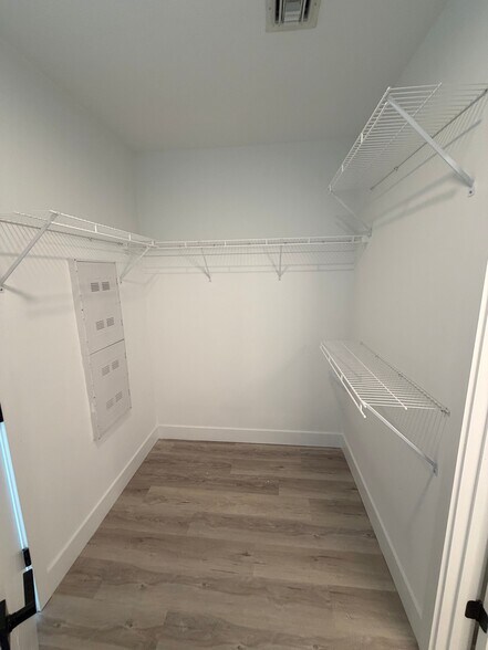 Building Photo - 147 NW 32nd St