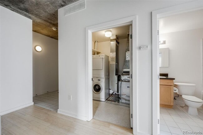 Building Photo - 275 S Harrison St