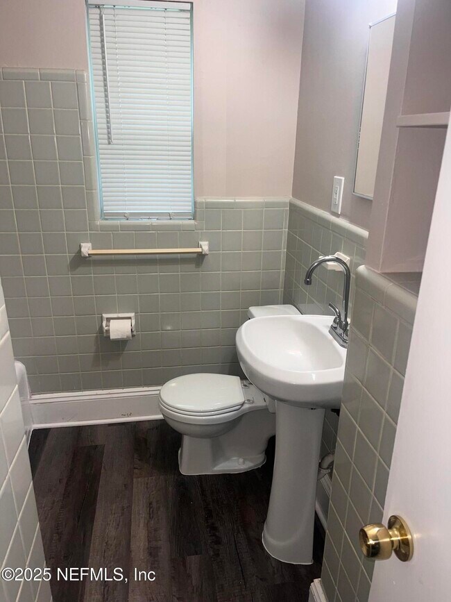 Building Photo - 6060 Mizzell Dr