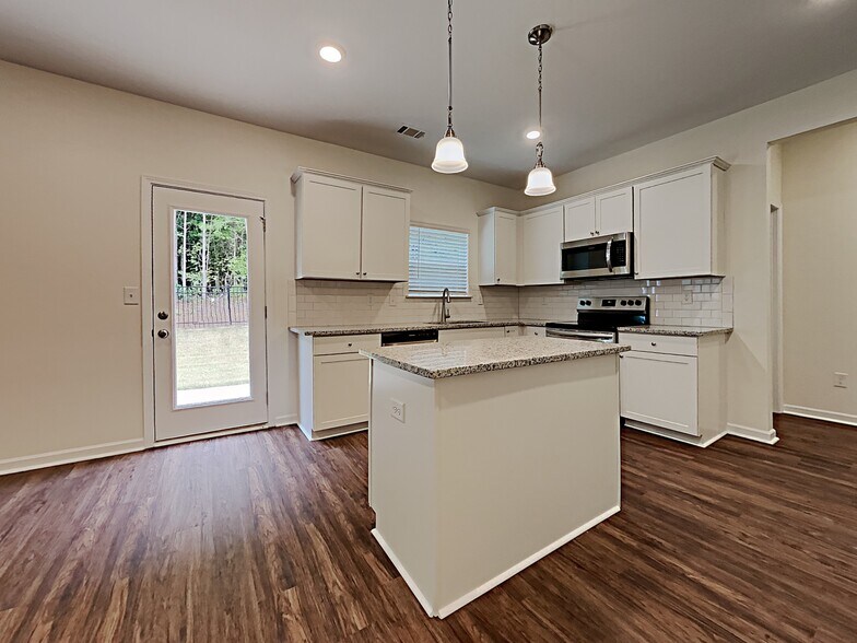 Building Photo - 249 Camp dr