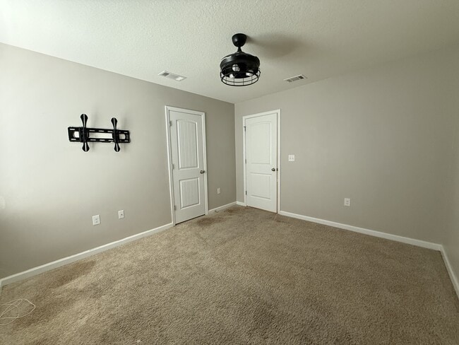 Building Photo - 1004 Limpkin St