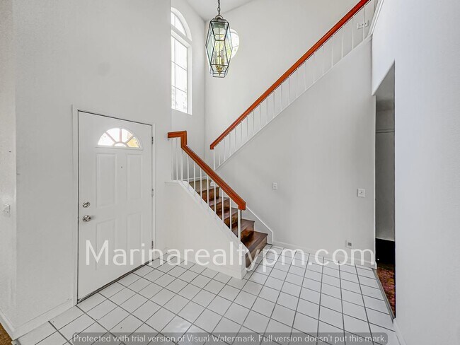 Building Photo - Charming 4 bedroom 2.5 bath in Glen Cove, ...