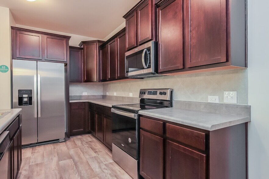 Building Photo - 559 Green Willow Cir