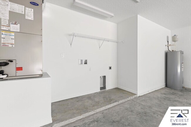 Building Photo - 30 Rambling Ln