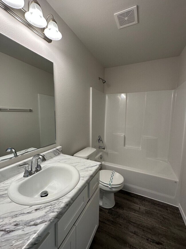 Building Photo - *Pre-leasing* Three Bedroom | Two Bathroom...