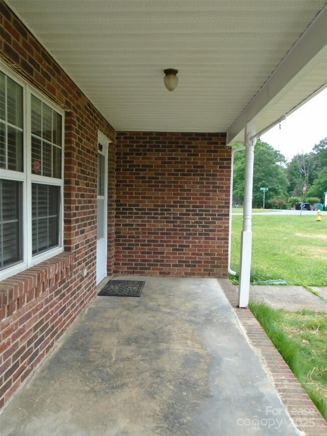 Building Photo - 8149 Westbourne Dr