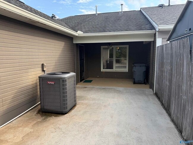 Building Photo - 1524 Forestview Dr SW