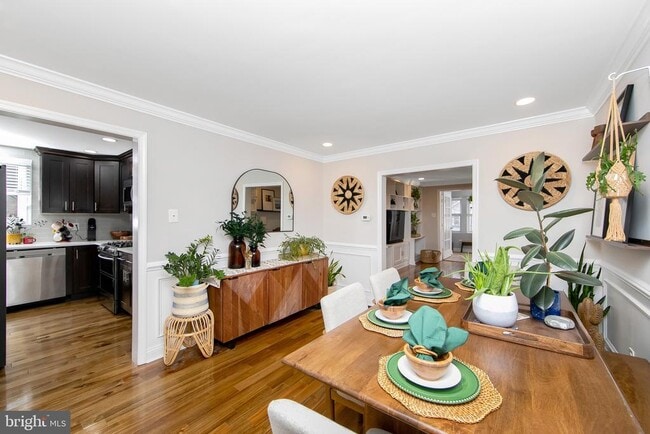 Building Photo - 22 W 6th Ave