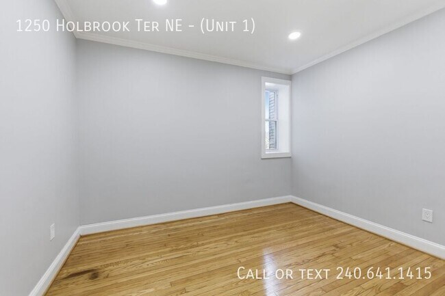 Building Photo - 1250 Holbrook Terrace NE