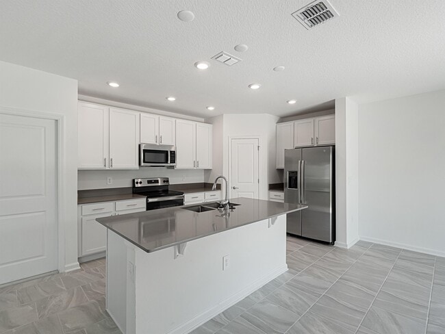 Building Photo - 571 Jett Ln