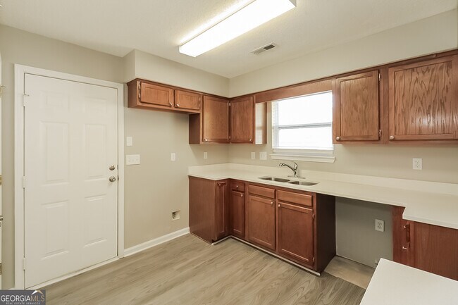 Building Photo - 7762 Briar Forest Ln