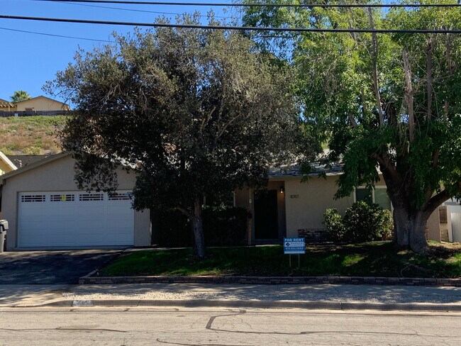 Building Photo - Beautiful 3BR/2BA Home in Santee