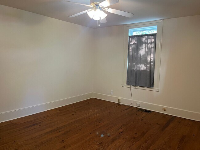 Building Photo - Charming Historic Home – Spacious 2-Bedroo...
