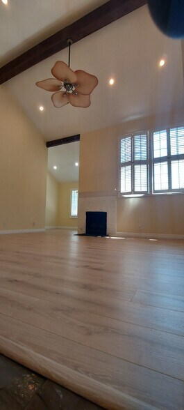 Building Photo - 18721 Hatteras St