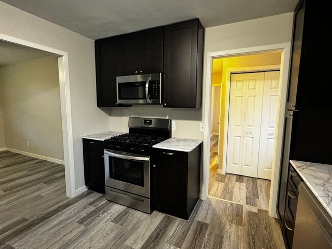 Building Photo - Country Living with a 3-Bedroom, 2-Bath Ho...