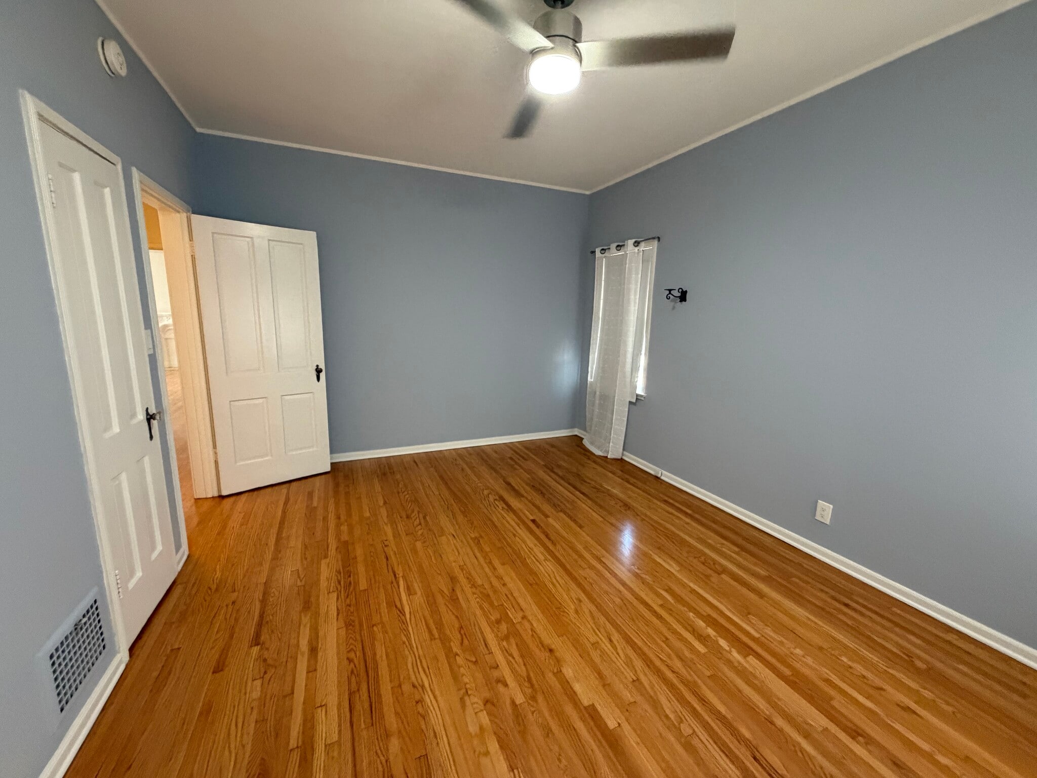 Bedroom - 1068 S Orange Grove Ave