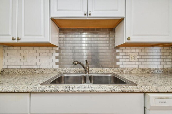 Building Photo - 610 Indian Rocks Rd N