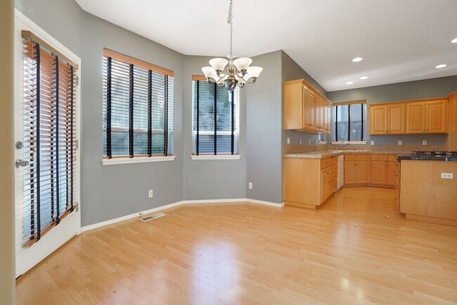 Building Photo - 4Bd/2.5Ba Two Story House - Available Soon!