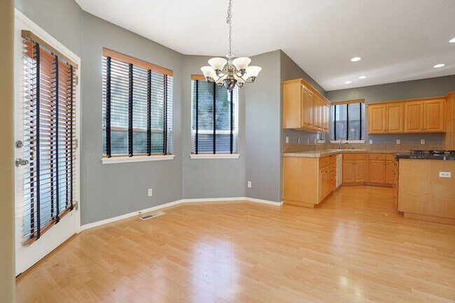 Building Photo - 4Bd/2.5Ba Two Story House - Available to View!