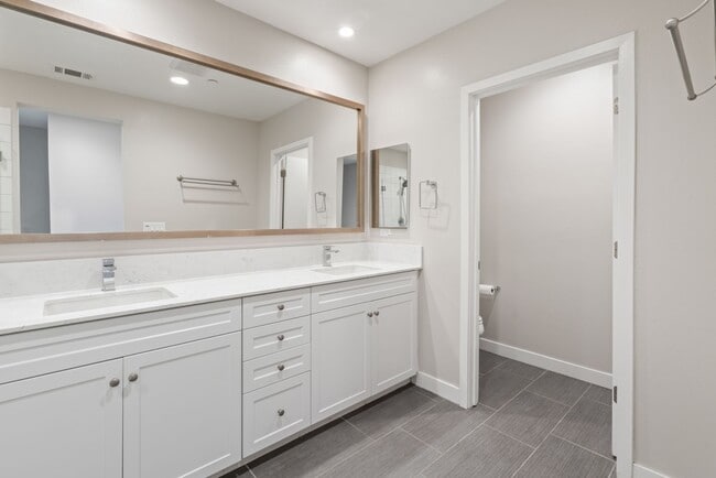 Building Photo - Built in 2017! Rarely available 3Bed/3Bath...