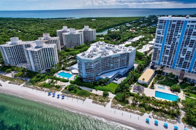 Building Photo - 600 Grapetree Dr