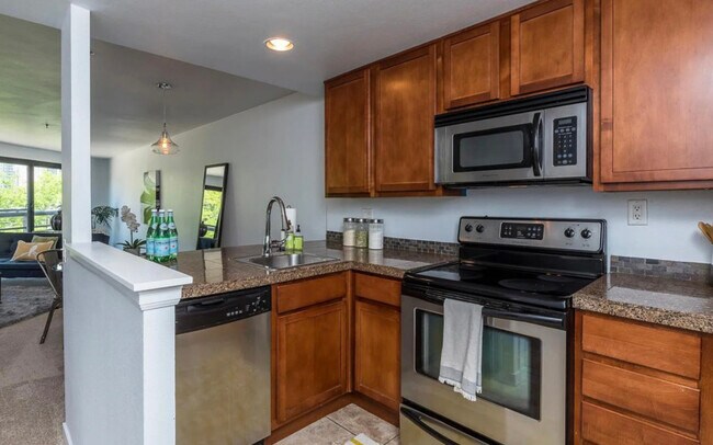 Building Photo - 100 Park Ave W