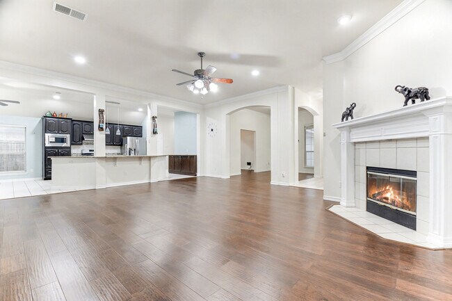 Building Photo - 5474 Golfside Dr