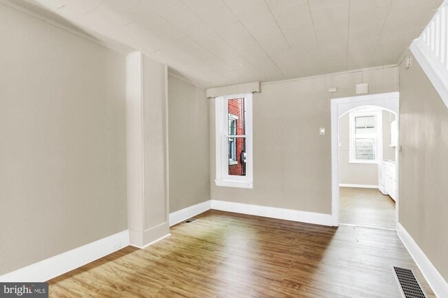 Building Photo - Spacious 3 Bedroom, 1 Bath Home in Harrisburg, Pa!