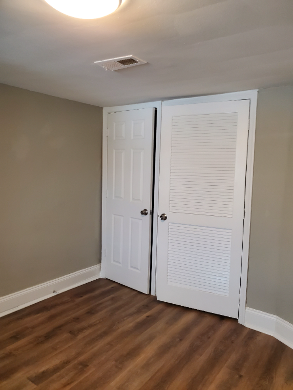 Building Photo - 803 Brooks Ln