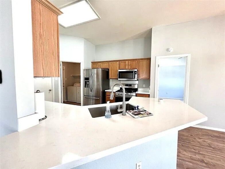 Building Photo - 2603 Hill Street Cove