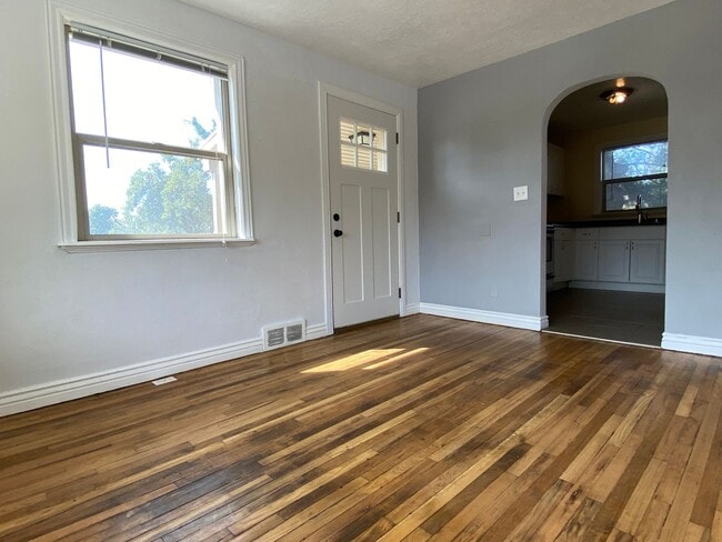 Building Photo - 2885 Van Buren Ave