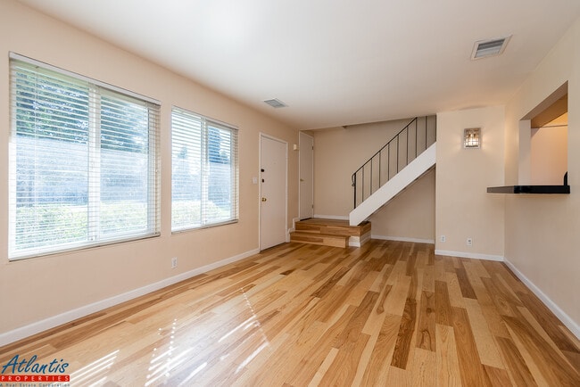 Building Photo - 421 Velasco Dr