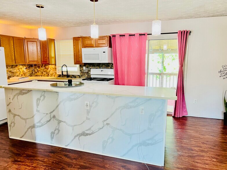 Building Photo - 12 Cherry Cir