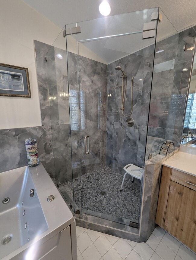 Building Photo - 16461 Riverwind Dr