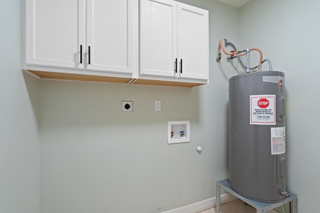 Building Photo - 206 Saddle Blanket