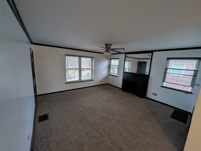 Building Photo - 722 Kenwick Rd