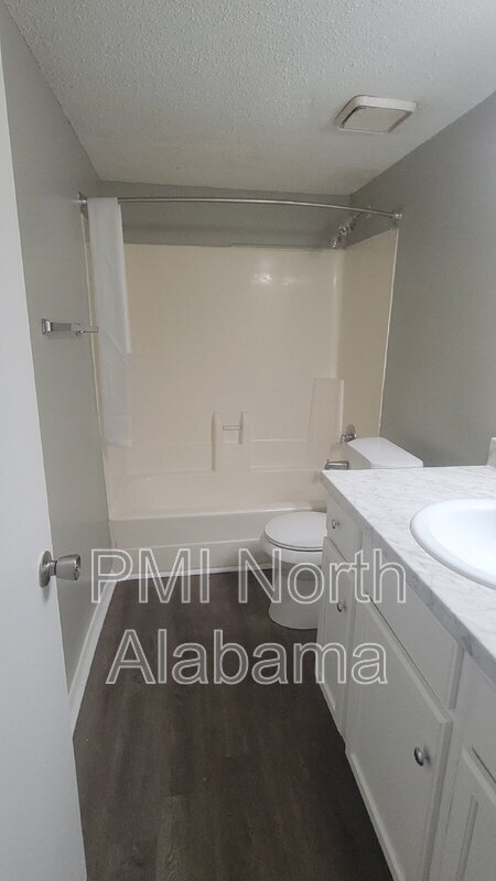 Building Photo - 906 Candlewood Dr NW