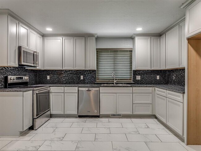 Building Photo - 3405 Woodsboro Dr