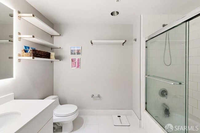 Building Photo - 403 Main St