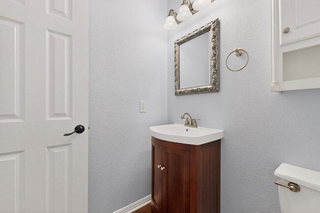 Building Photo - 2643 Henley Dr